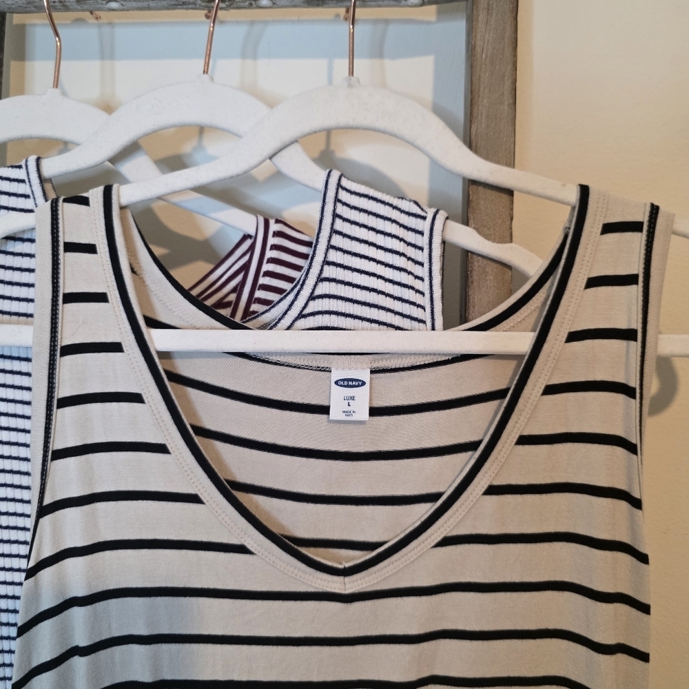 ⭐️40% Off⭐️ Old Navy Striped Tank Top Bundle - Picture 2 of 11